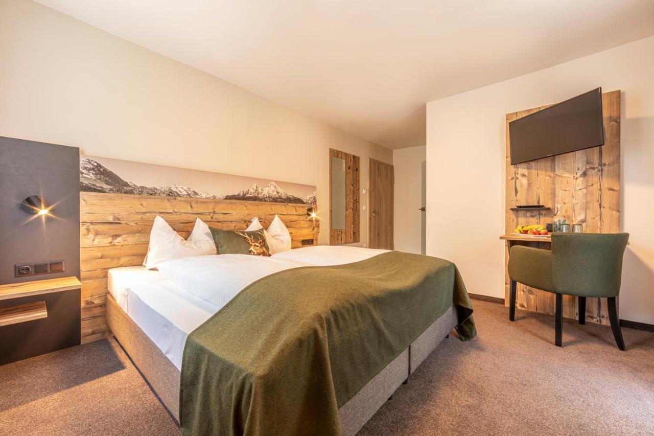 Home-Hotel Salzberg ベルヒテスガーデン エクステリア 写真 A typical room at the Hotel Garni Alpenblick